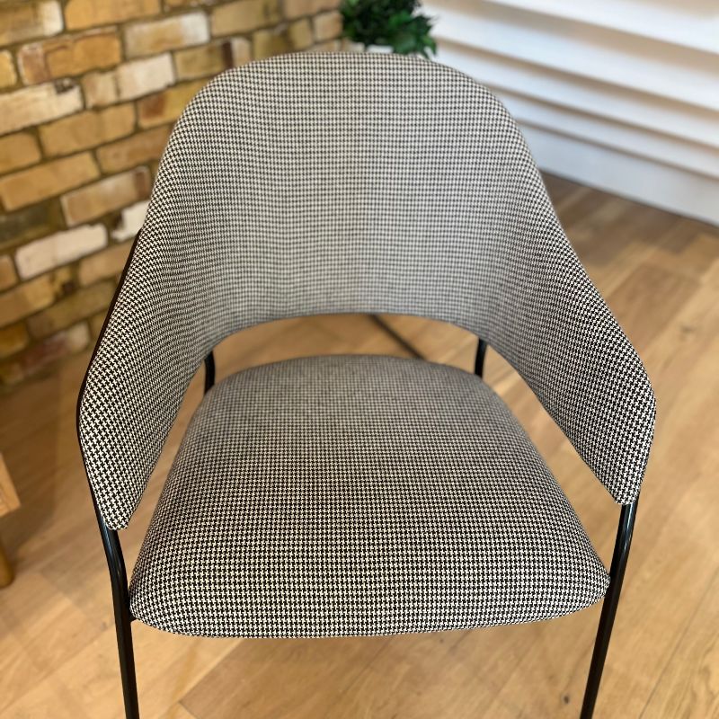 Monochrome houndstooth chairplan Chairplan seat with Monochrome Sett #6 by Camira